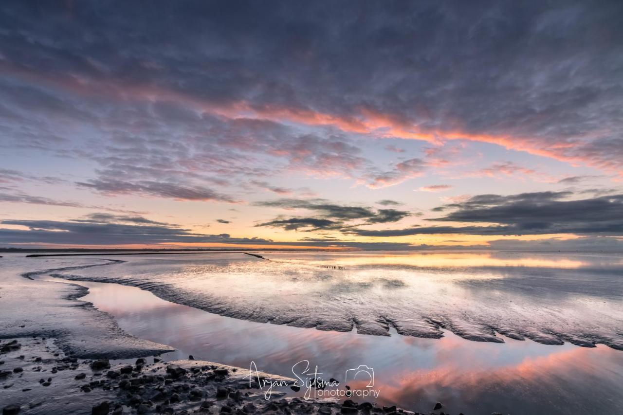 Huize Moddergat! Sleeping On The Wadden Sea. Βίλα Εξωτερικό φωτογραφία